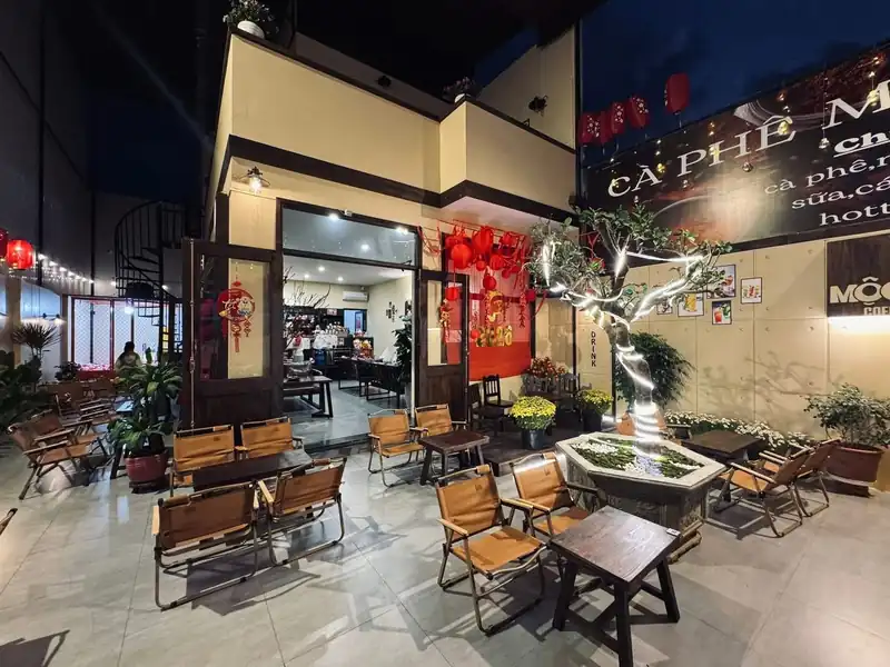 Quán cafe 2 tầng 8x16 Kon Tum: Mộc Cafe — tầng 1 bán, tầng 2 ở