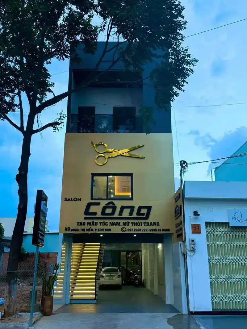 Mặt tiền Salon Công nhà phố 3 tầng 4x18 tại 49 Đoàn Thị Điểm Phường Kon Tum — biển vàng, kéo cắt tóc, chỗ xe